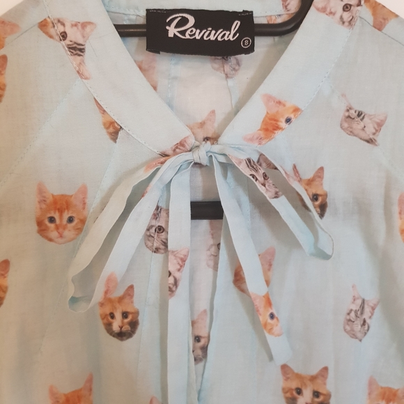 Revival size 8 pale blue cat print blouse - Picture 2 of 4